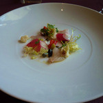 RISTORANTE OZIO - “タイのカルパッチョとカリフラワー、パプリカのリンフォルツォサラダ”