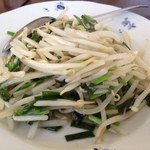 故郷料理 上海閣 - もやし炒め。