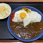 Miyamoto Munashi - ビーフカレー(大盛)(目玉焼き)･サラダ