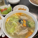 精華園 - チャーハンセットの野菜いっぱいと水餃子のスープ