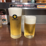 いきなりステーキ - 左がプラチナステージのビール、右はクーポンのグラスビール。どちらも無料！