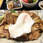 POP - 目玉焼きがのっていてわかりづらいのですが、かなりのボリューム