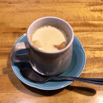 POP - セットの茶碗蒸しは、何も注文していなくても出てきます（笑）。ビールのアテにしながら、何を食べようかと悩むのも至福の時間