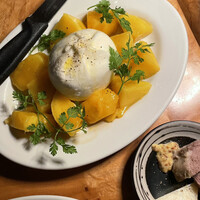 カルネジーオ イースト - 