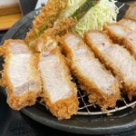 とんかつ 栄ちゃん - レフトサイド。赤身のジューシーさと水分量と旨みに意味が分からなくなる。