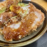 とんかつ 栄ちゃん - ソース×脂身＝尋常じゃない甘さ