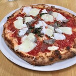 ラ・テラッツァ 芦ノ湖 - 少し辛めのトマトソースがベースのピッツァ
      二種のチーズがクリーミー！食欲に火がつきます