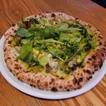 RIGOLETTO KITCHEN - 空豆とジェノベーゼのピザ