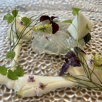 クリマ ディ トスカーナ - イシガレイ 青森 野辺地カブ バーニャサルサ
                    野辺地カブはフルーツ感覚で生食でもとても甘みがあります。
                    カブの皮と実と葉をバーニャサルサと共に、イシガレイの透き通る身のブリブリな食感が良いですね！