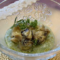 クリマ ディ トスカーナ - 北海道 磯ツブ ミラネーゼ ガスパッチョヴェルデ
                    ツブ貝が思いのほかやわらか、サフランと香味野菜（7種類）の緑のガスパッチョが爽やかに、梅雨に入りジメジメとした季節には爽快感があってぴったりです♪