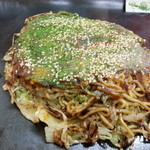 Hiroshima fuu okonomiyaki hacchobori - 広島ミックス焼き(肉・イカ)イカ天トッピング