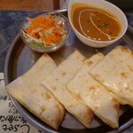インドカレー ミラン - Aセットキーマカレーチョイス、チーズナンに変更