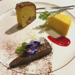 和フレンチバル村塾 屋根裏 別邸 - ◯デザート・パティシエ特性デザート3種盛り
      ドライフルーツパウンドケーキ、チョコケーキ、チーズケーキ