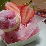 シェ・ノグチ - 桜のモンブラン(4月頃〜GWの限定で、イチゴのクリームです。)