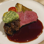 和フレンチバル村塾 屋根裏 別邸 - ◯国産牛サーロイン肉のグリル　シャリアピンソース
      ・付け合わせ＝エリンギ、さつまいも、ズッキーニ、トロ茄子、ミニトマト、ソテーオニオン、ハーブバター　
      ・ソース＝赤ワインソース