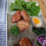 みんなのお店 KAMIBI - お任せ 2,000円(税込)、メイン鶏肉の照焼き