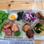 みんなのお店 KAMIBI - お任せ 2,000円(税込)。