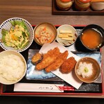 雨云 - 本気のあじフライ定食+カキフライ1個