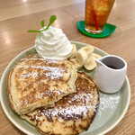 Cafe michikusa - 「クラシックパンケーキ＋ホイップクリームトッピング」
                        750円＋100円