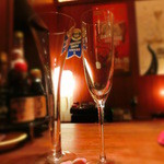 シャンパン&醤油バー フルートフルート - 店名は「フルートグラス」♥二人で乾杯♪からきているのだ。