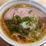 中華そば 肴 yamago - 黄金色のスープは旨味たっぷり！