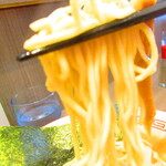 ラーメン 暁月 - 醤油ラーメン　７００円（税込）の麺のアップ【２０２２年６月】