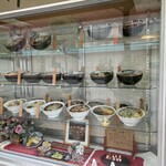 川柳 - 店頭の食品サンプルショーケース
