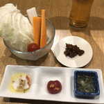 Kushiage Kushikazari - 生野菜とお通し