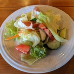 CINNAMON GARDEN - 小皿に盛ったサラダ