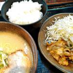 Gomihacchin - 豚骨ラーメン＋生姜焼きのセット