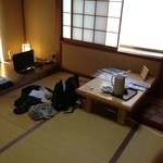 Ajidokoro Minshuku Matsuya - 六畳くらいの和室で一泊。十分です。