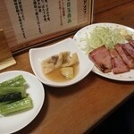 立ち呑 ちとせ - ベーコン焼きと野沢菜