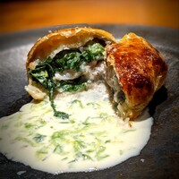 馳走西健一 - パイ包み焼きに、青海苔ソース　中には生しらす・金目鯛・金目鯛の白子・大葉。シラスのパイ包みなんて、これこそ焼津に来て良かったと思える逸品。