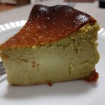 手作りマフィン レフィーユ - ピスタチオバスクチーズケーキ1/6カットした