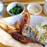 レストラン 船渡来流亭 - フィッシュ&海士(アマ)ップス定食 1408円