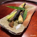 日本料理 新茶家 - 根曲り筍の炭火焼