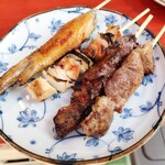 鳥もと - 左から、手羽先、とりま、レバー、ハツ（全て塩）