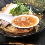 濃麺 海月 - 濃いめの鶏白湯スープ