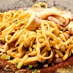 論露に不二 - 替玉 鮟肝のソース　350円
      
      しっかり混ぜました。
      お皿のくぼみが深くて
      思いの外ボリューミー