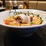 論露に不二 - 鮮魚と水(金目鯛100%)エビ油　790円
      
      穂紫蘇ブリッジ！