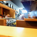 論露に不二 - チューボーですよ!
      
      とても綺麗、テキパキオーダーをこなしております。