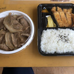道 - 料理写真:豚生姜焼き丼¥350 トンカツ弁当¥350