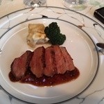 ル・トワ・ルージュ - ランチ：メイン～マグレ鴨