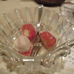 菜々海 - ホワイト苺アイス