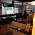 かみいし - 綺麗で寛げるインテリアの店内