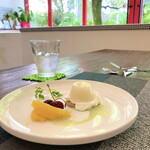 パスト エ カフェ 幸庵 - ●ドルチェ
      ライムの水羊羹　クリームチーズとサブレ