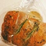 パリジャンサガ - よもぎクリームパン(￥130)。
よもぎのパンって普段食べないので新鮮でした！