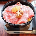 炭火焼肉一升びん - 特選ロースすき焼きランチ…２３５０円