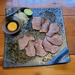 日本酒・米屋 蔵バル - 特選牛タンの炙りしゃぶ