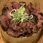 ビストロ炭焼肉酒場 チキンレッグ - 